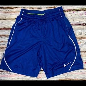NIKE Size M Women’s Basketball Athletic Shorts